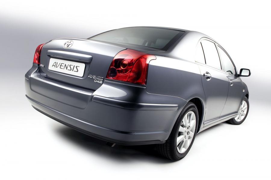  Toyota Avensis 2003 года  (фото 4 из 114)